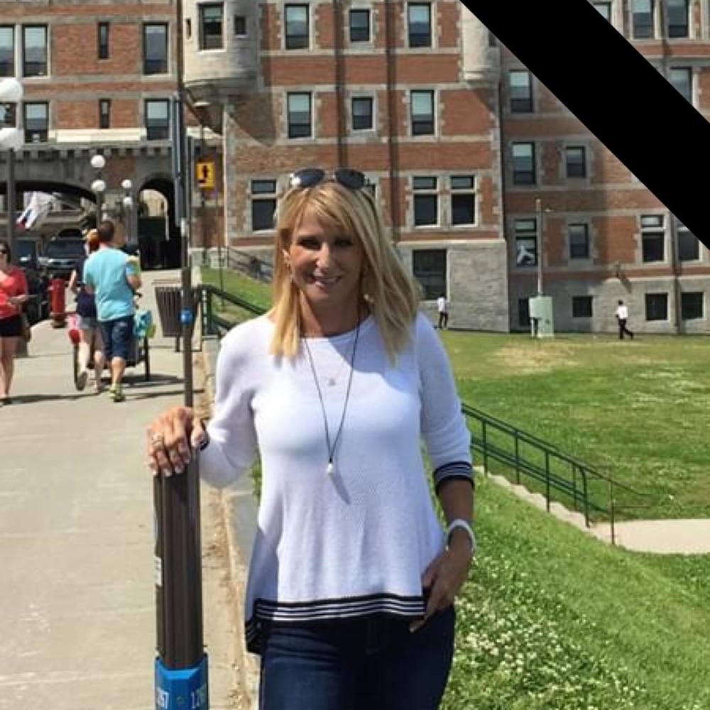 Meet your Posher, Mona